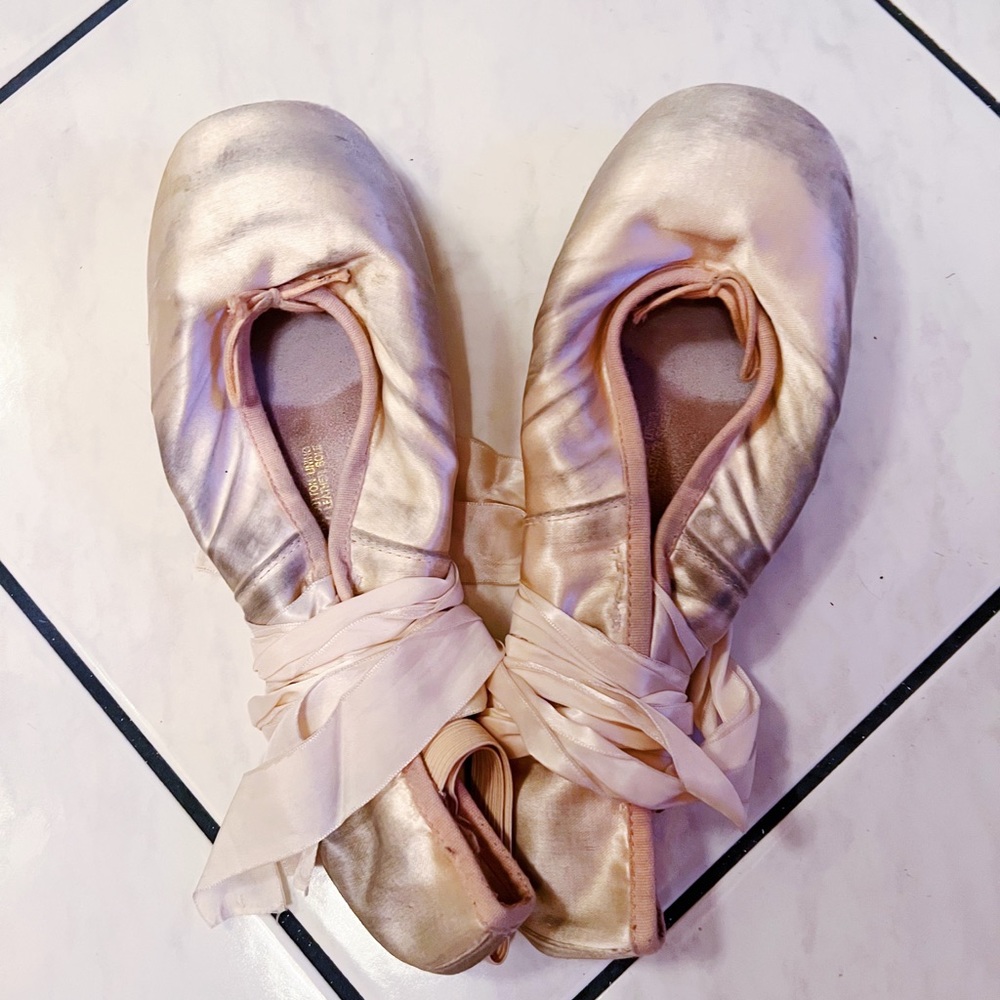 J. Bloch Pointe Shoes (6.5 size)